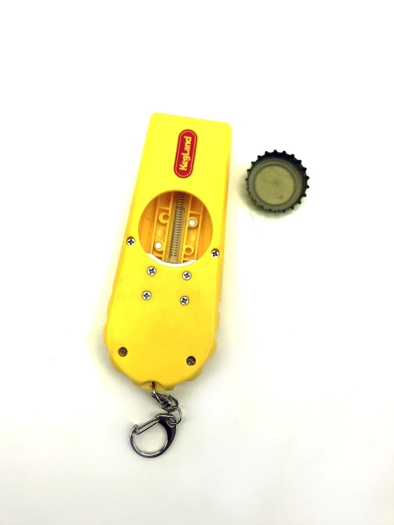 Flaschenöffner mit Kronenkorkenauswurf